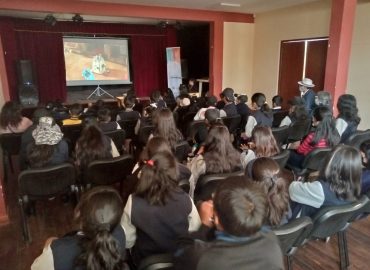 Estudiantes de la Unidad Educativa Juan Pablo II de la Zona Alto Següencoma