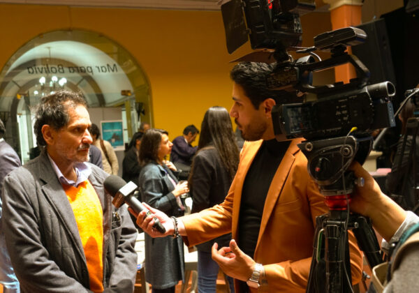 Marcos Loayza recibe reconocimiento por su trayectoria